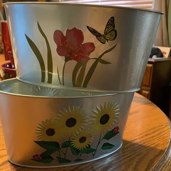 Floral metal bins - Picture 3 of 3